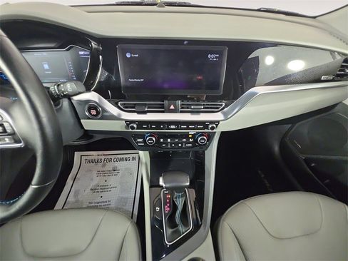 Used 2022 Kia Niro EX Premium image 11