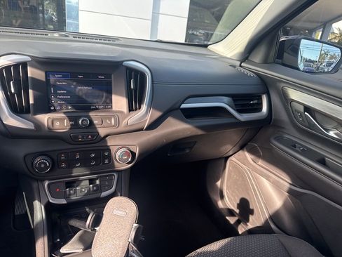 Used 2022 GMC Terrain SLE w/ Elevation Edition image 8