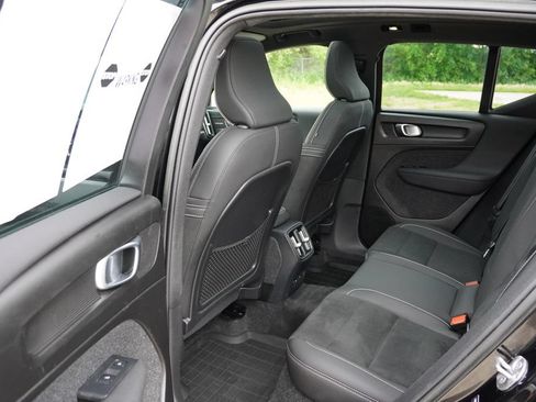 Used 2023 Volvo XC40 Recharge Ultimate w/ Protection Package Premier AWD/4WD image 15