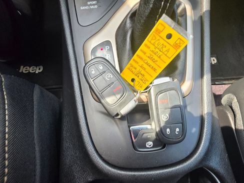 Used 2016 Jeep Cherokee Limited AWD/4WD image 22
