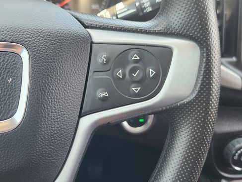 Used 2024 GMC Terrain SLE FWD image 29