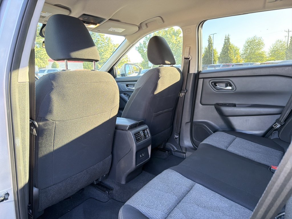 Used 2025 Nissan Rogue SV AWD/4WD image 12