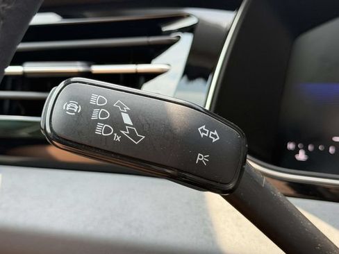 Used 2025 Volkswagen Jetta SE FWD image 24