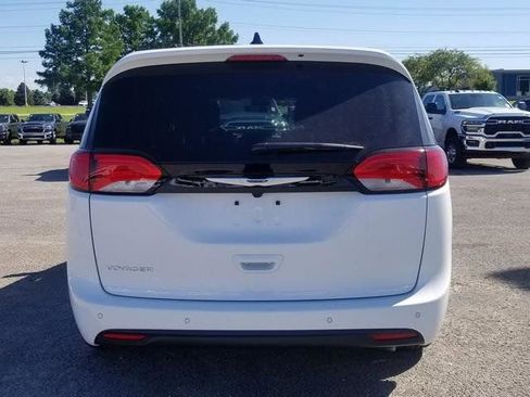 New 2026 Chrysler Voyager LX image 5