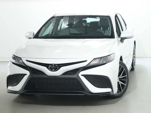 Used 2023 Toyota Camry SE AWD/4WD image 3