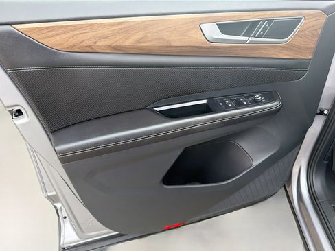 Used 2024 Volkswagen Atlas SE image 19