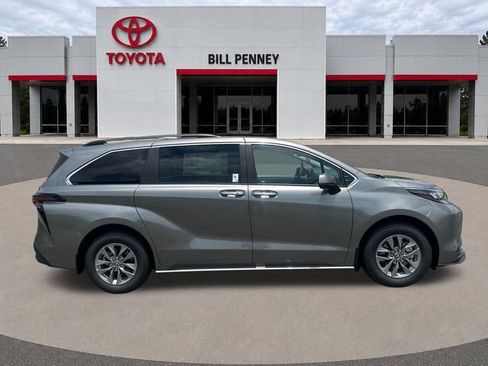 New 2026 Toyota Sienna XLE FWD image 6
