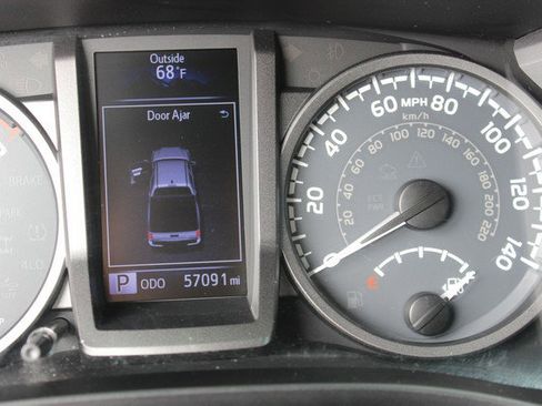 Used 2019 Toyota Tacoma TRD Off-Road AWD/4WD image 13