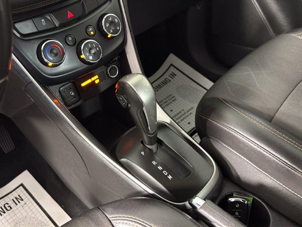 Used 2020 Chevrolet Trax LT w/ LT Convenience Package FWD image 23