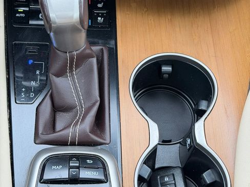 Used 2019 Lexus RX 450h AWD w/ Navigation Package image 18