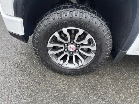 Used 2023 GMC Sierra 1500 AT4 w/ AT4 Premium Package AWD/4WD image 13