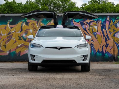 Used 2019 Tesla Model X Performance AWD/4WD image 2