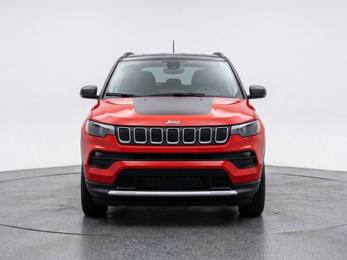 Used 2025 Jeep Compass Trailhawk image 2
