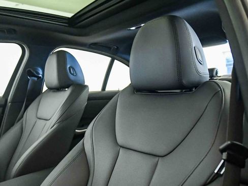Used 2019 BMW 330i Sedan w/ M Sport Package RWD image 18