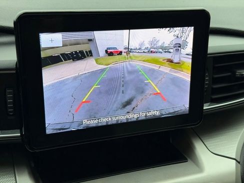 Certified 2022 Ford Explorer XLT w/ Equipment Group 202A image 21