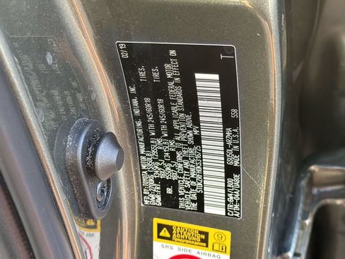 Used 2019 Toyota Highlander XLE FWD image 27