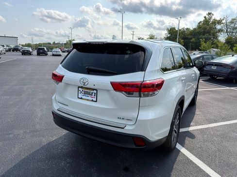 Used 2018 Toyota Highlander XLE AWD/4WD image 6