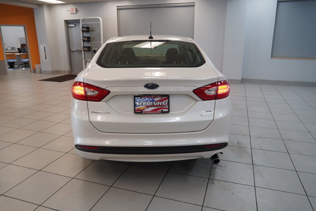 Used 2014 Ford Fusion SE w/ Equipment Group 202A FWD image 5