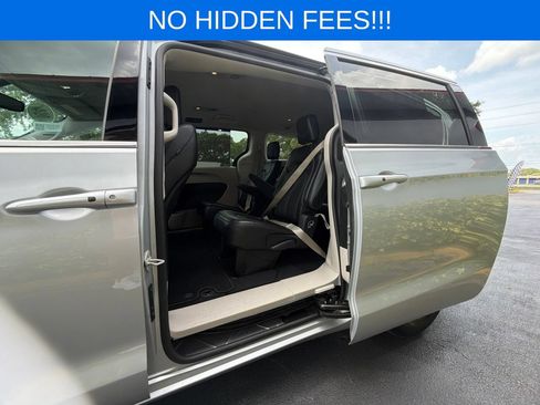 Used 2024 Chrysler Pacifica Touring-L FWD image 29