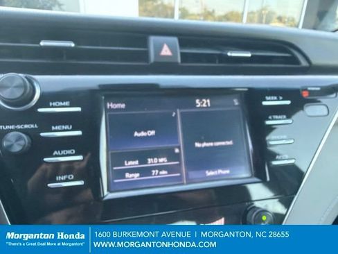 Used 2018 Toyota Camry SE w/ Moonroof Package FWD image 18