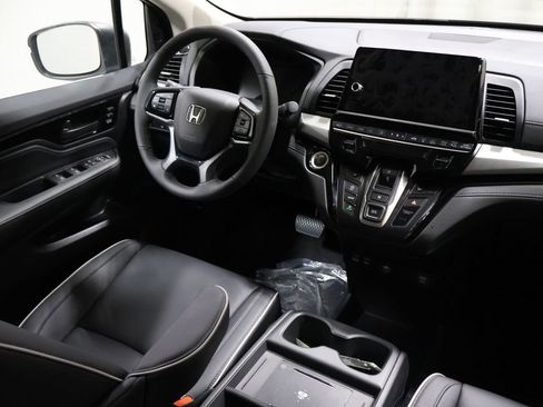 New 2026 Honda Odyssey Touring image 21