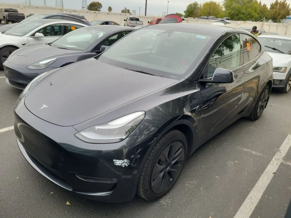 Used 2025 Tesla Model Y Long Range AWD/4WD image 8