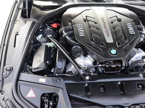 Used 2013 BMW 550i xDrive Sedan image 39