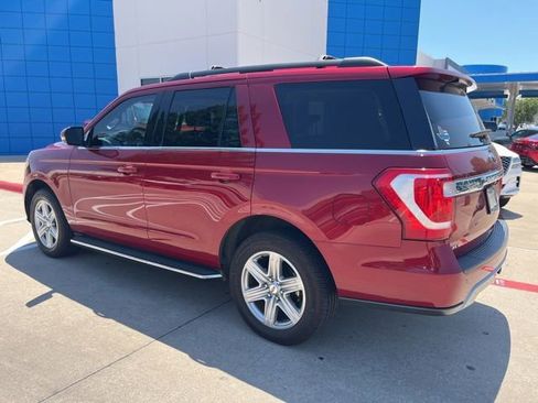 Used 2018 Ford Expedition XLT w/ Equipment Group 202A RWD image 2