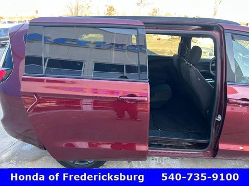 Used 2018 Chrysler Pacifica Touring Plus w/ S Appearance Package image 18