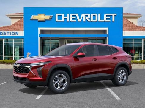 New 2026 Chevrolet Trax LS w/ LS Convenience Package FWD image 2