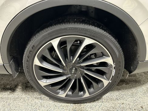 Used 2025 Lincoln Aviator Reserve w/ Equipment Group 201A image 11