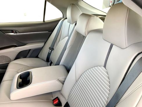 Used 2023 Toyota Camry SE FWD image 18