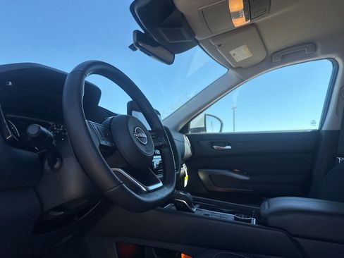 Certified 2025 Nissan Pathfinder SL image 44