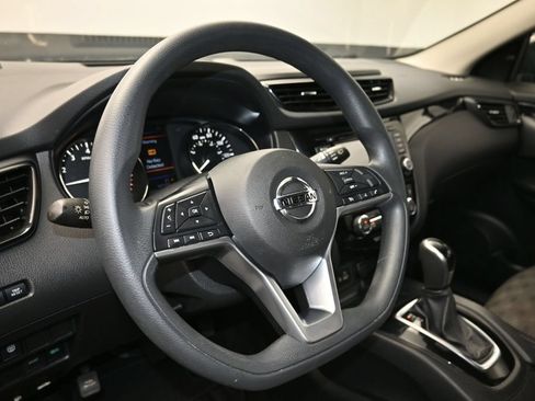 Used 2020 Nissan Rogue Sport SV FWD image 19