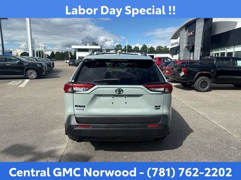 Used 2022 Toyota RAV4 XLE w/ Convenience Package AWD/4WD image 4