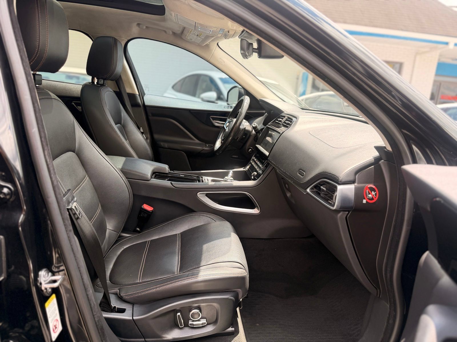 Used 2019 Jaguar F-PACE Prestige AWD/4WD image 23