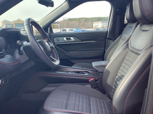 Certified 2025 Ford Explorer ST-Line image 10