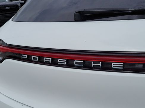 Used 2021 Porsche Macan AWD/4WD image 30