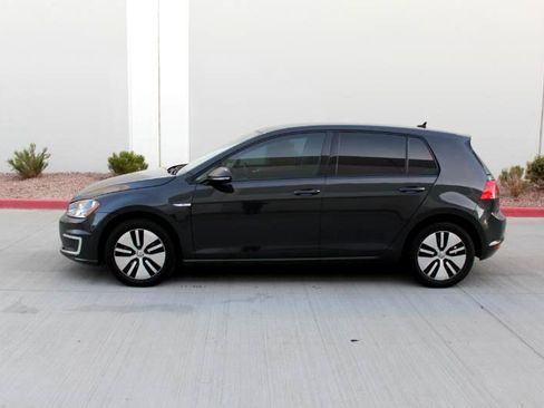 Used 2016 Volkswagen e-Golf SE image 8