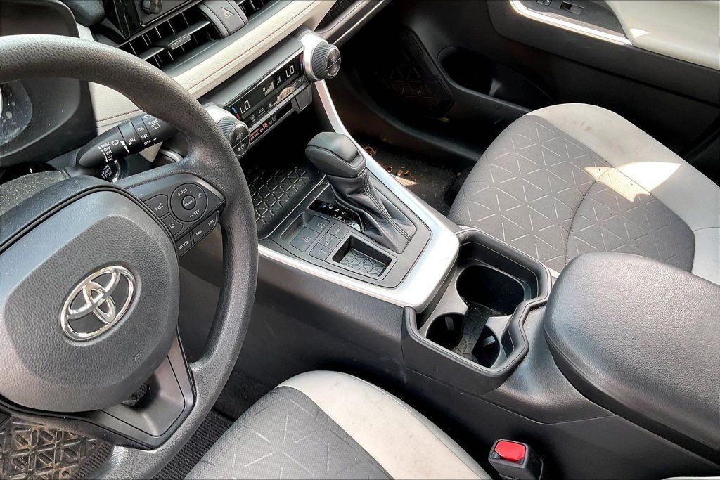 Used 2019 Toyota RAV4 XLE FWD image 18