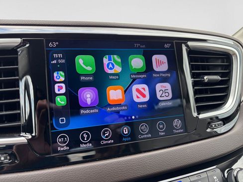 Used 2018 Chrysler Pacifica Touring-L Plus w/ Advanced Safetytec Group FWD image 24