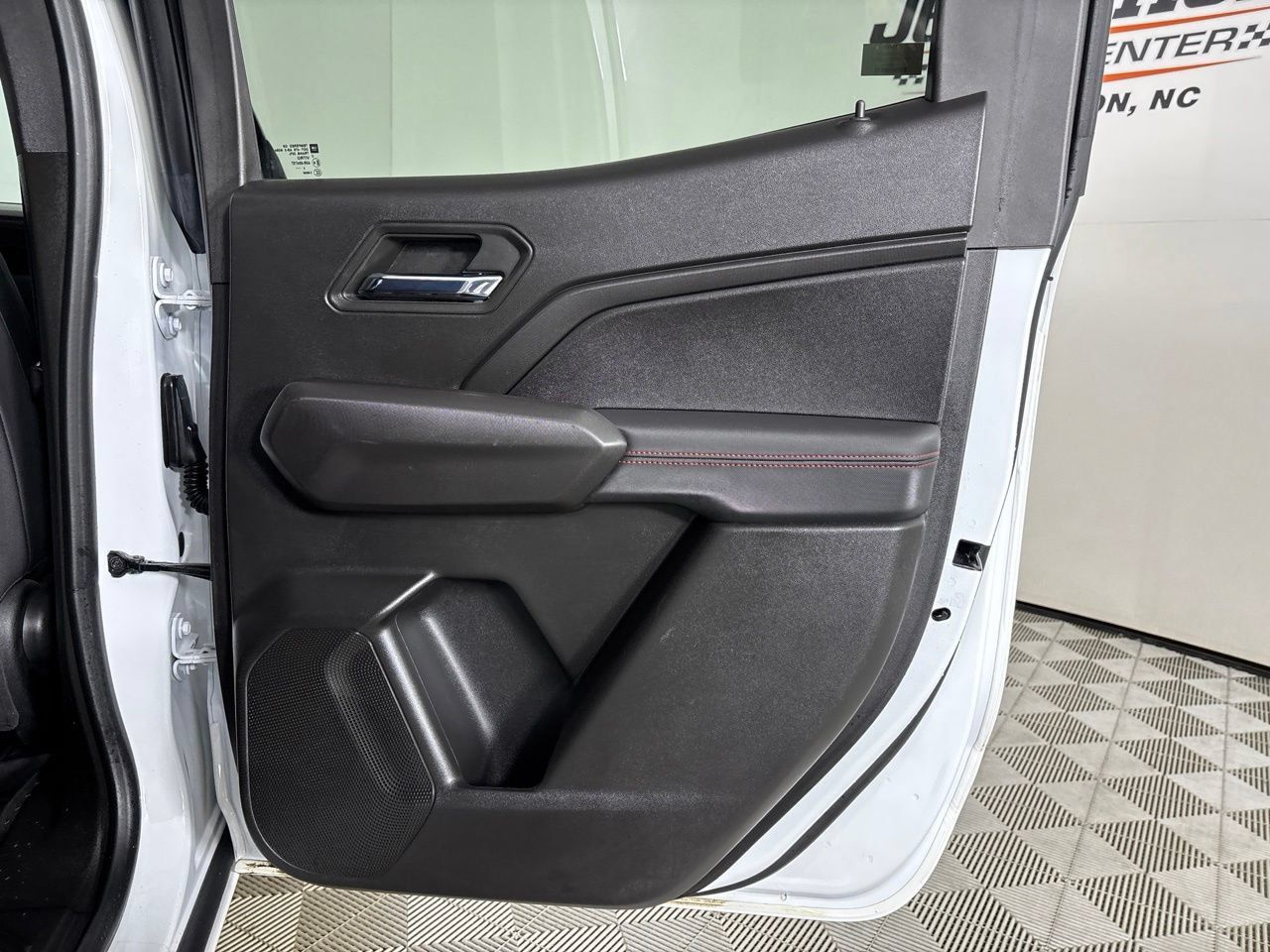 Used 2023 Chevrolet Colorado Z71 AWD/4WD image 25