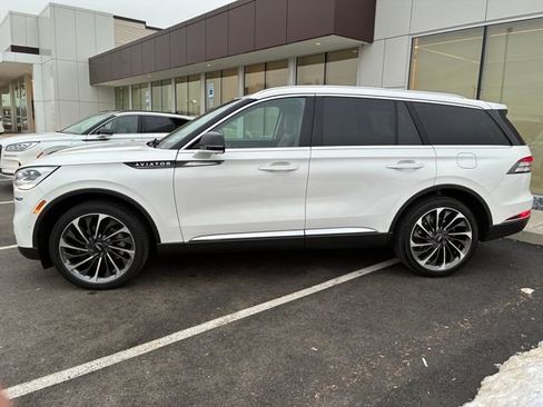 Used 2023 Lincoln Aviator Reserve w/ Equipment Group 201A image 2