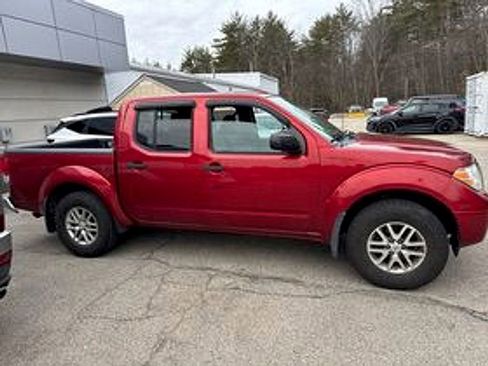 Used 2016 Nissan Frontier SV w/ SV Value Truck Package AWD/4WD image 4