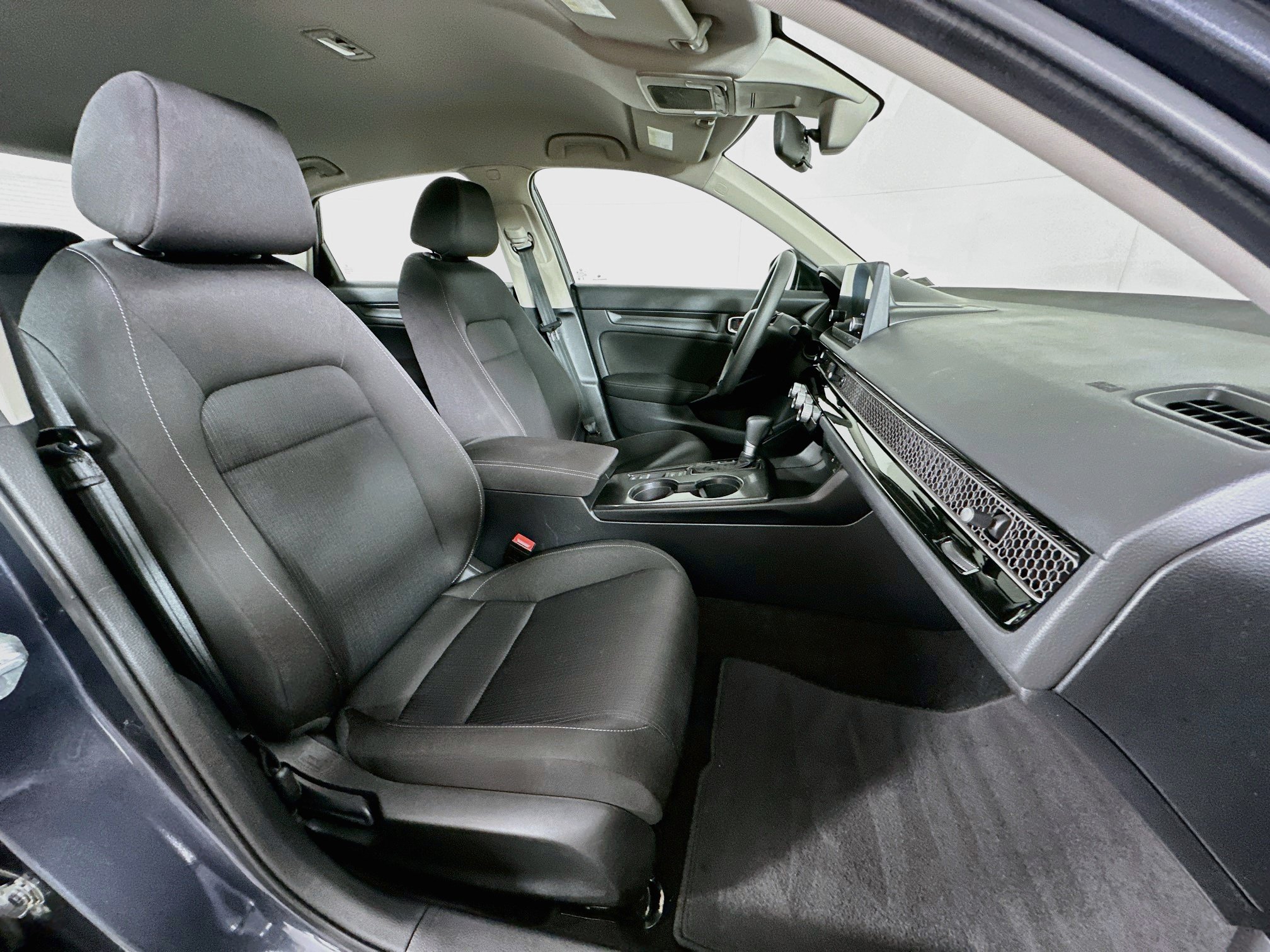 Used 2025 Honda Civic LX image 28
