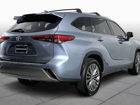 Used 2021 Toyota Highlander Platinum image 12