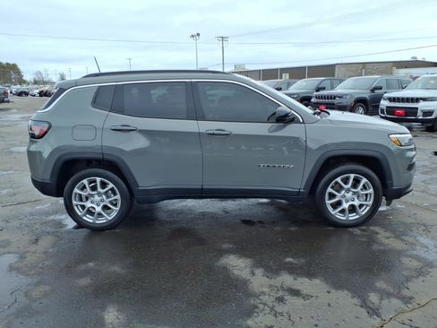 Used 2023 Jeep Compass Latitude w/ Sun and Sound Group image 2