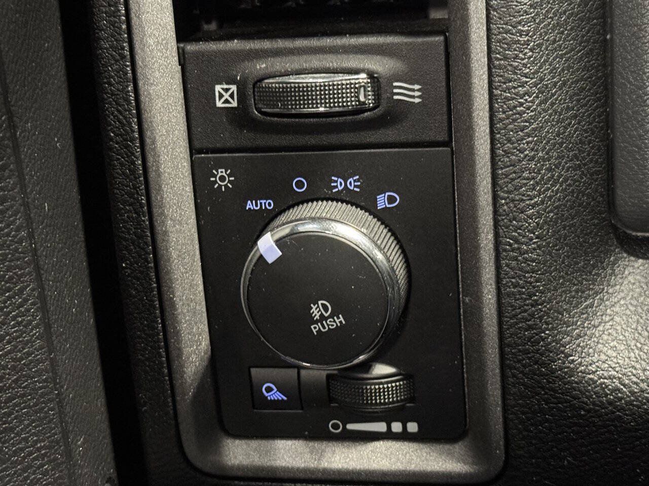 Used 2017 RAM 1500 Express AWD/4WD image 21