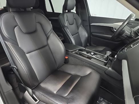 Used 2021 Volvo XC90 T5 Momentum w/ Protection Package AWD/4WD image 14