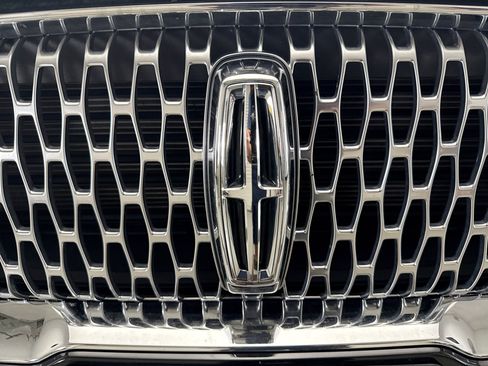 Used 2022 Lincoln Corsair AWD w/ Premium Package image 7